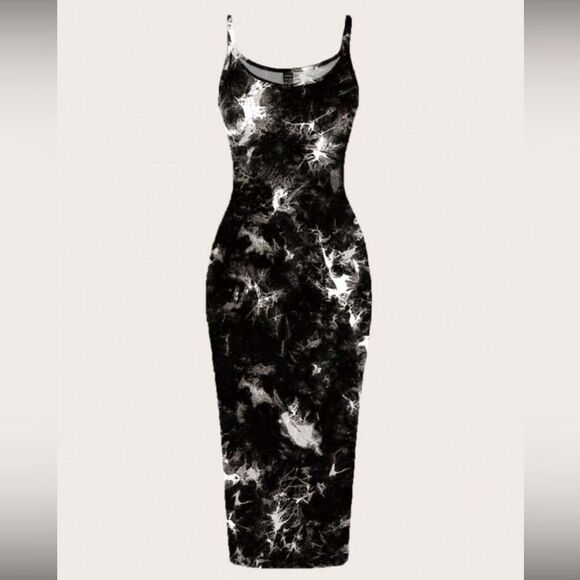 Elegant Black and White Women's Dress - Picture 1 of 9